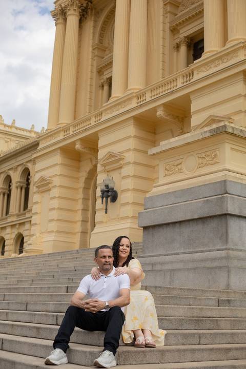 As melhores ideias e inspirações criativas de fotos de ensaio de Bodas de 25 anos registradas por fotógrafos profissionais de eventos da empresa Criativus Foto e Vídeo no Museu do Ipiranga'