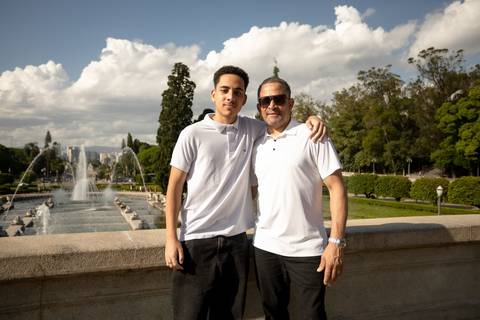 As melhores ideias e inspirações criativas de fotos de ensaio de Bodas de 25 anos registradas por fotógrafos profissionais de eventos da empresa Criativus Foto e Vídeo no Museu do Ipiranga'