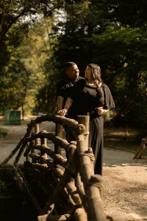 As melhores ideias e inspirações criativas de fotos de ensaio pré casamento registradas por fotógrafos profissionais de eventos da empresa Criativus Foto e Vídeo no  Parque da Luz - SP'