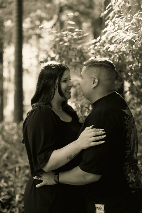 As melhores ideias e inspirações criativas de fotos de ensaio pré casamento registradas por fotógrafos profissionais de eventos da empresa Criativus Foto e Vídeo no  Parque da Luz - SP'