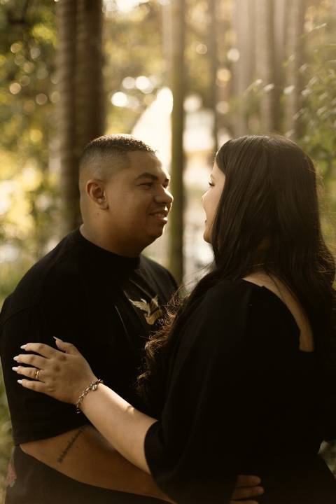 As melhores ideias e inspirações criativas de fotos de ensaio pré casamento registradas por fotógrafos profissionais de eventos da empresa Criativus Foto e Vídeo no  Parque da Luz - SP'