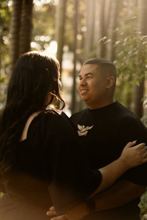 As melhores ideias e inspirações criativas de fotos de ensaio pré casamento registradas por fotógrafos profissionais de eventos da empresa Criativus Foto e Vídeo no  Parque da Luz - SP'