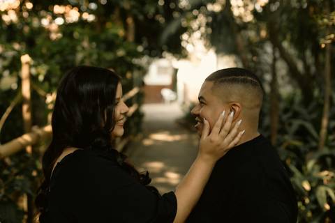 As melhores ideias e inspirações criativas de fotos de ensaio pré casamento registradas por fotógrafos profissionais de eventos da empresa Criativus Foto e Vídeo no  Parque da Luz - SP'