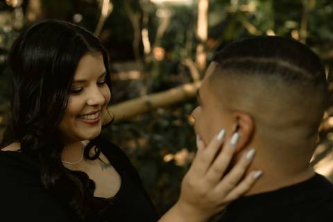 As melhores ideias e inspirações criativas de fotos de ensaio pré casamento registradas por fotógrafos profissionais de eventos da empresa Criativus Foto e Vídeo no  Parque da Luz - SP'