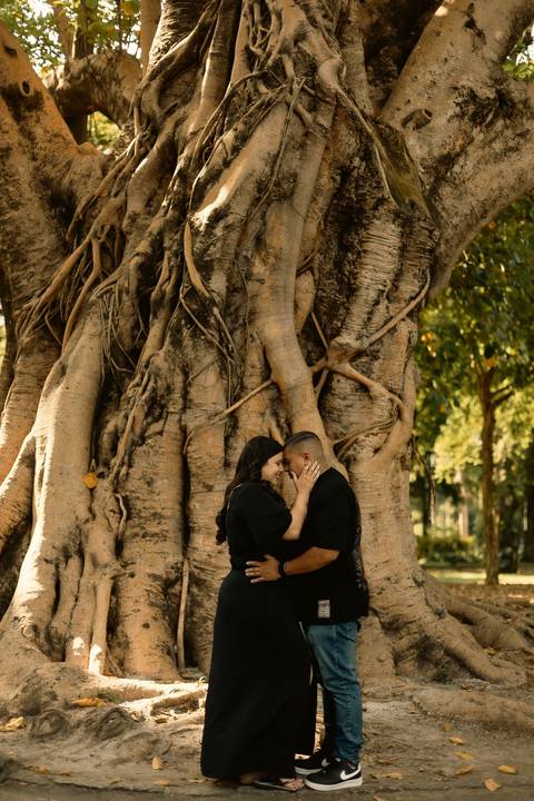 As melhores ideias e inspirações criativas de fotos de ensaio pré casamento registradas por fotógrafos profissionais de eventos da empresa Criativus Foto e Vídeo no  Parque da Luz - SP'