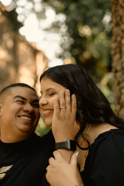 As melhores ideias e inspirações criativas de fotos de ensaio pré casamento registradas por fotógrafos profissionais de eventos da empresa Criativus Foto e Vídeo no  Parque da Luz - SP'
