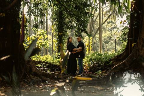 As melhores ideias e inspirações criativas de fotos de ensaio pré casamento registradas por fotógrafos profissionais de eventos da empresa Criativus Foto e Vídeo no  Parque da Luz - SP'