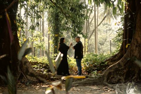 As melhores ideias e inspirações criativas de fotos de ensaio pré casamento registradas por fotógrafos profissionais de eventos da empresa Criativus Foto e Vídeo no  Parque da Luz - SP'