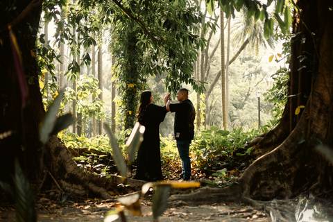 As melhores ideias e inspirações criativas de fotos de ensaio pré casamento registradas por fotógrafos profissionais de eventos da empresa Criativus Foto e Vídeo no  Parque da Luz - SP'