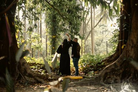 As melhores ideias e inspirações criativas de fotos de ensaio pré casamento registradas por fotógrafos profissionais de eventos da empresa Criativus Foto e Vídeo no  Parque da Luz - SP'