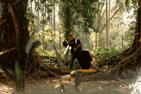 As melhores ideias e inspirações criativas de fotos de ensaio pré casamento registradas por fotógrafos profissionais de eventos da empresa Criativus Foto e Vídeo no  Parque da Luz - SP'
