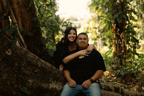 As melhores ideias e inspirações criativas de fotos de ensaio pré casamento registradas por fotógrafos profissionais de eventos da empresa Criativus Foto e Vídeo no  Parque da Luz - SP'