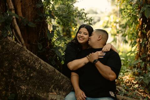 As melhores ideias e inspirações criativas de fotos de ensaio pré casamento registradas por fotógrafos profissionais de eventos da empresa Criativus Foto e Vídeo no  Parque da Luz - SP'