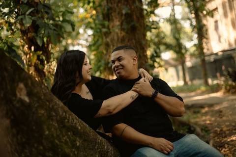 As melhores ideias e inspirações criativas de fotos de ensaio pré casamento registradas por fotógrafos profissionais de eventos da empresa Criativus Foto e Vídeo no  Parque da Luz - SP'