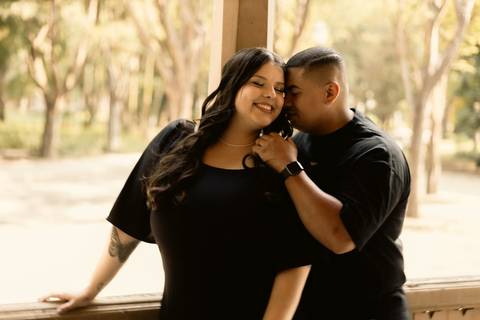 As melhores ideias e inspirações criativas de fotos de ensaio pré casamento registradas por fotógrafos profissionais de eventos da empresa Criativus Foto e Vídeo no  Parque da Luz - SP'