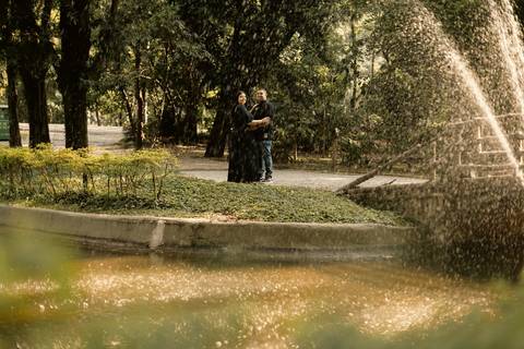 As melhores ideias e inspirações criativas de fotos de ensaio pré casamento registradas por fotógrafos profissionais de eventos da empresa Criativus Foto e Vídeo no  Parque da Luz - SP'