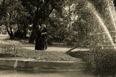 As melhores ideias e inspirações criativas de fotos de ensaio pré casamento registradas por fotógrafos profissionais de eventos da empresa Criativus Foto e Vídeo no  Parque da Luz - SP'