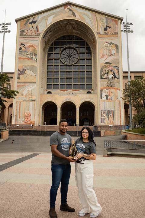 As melhores ideias e inspirações criativas de fotos de ensaio pré casamento registradas por fotógrafos profissionais de eventos da empresa Criativus Foto e Vídeo na Aparecida do Norte'