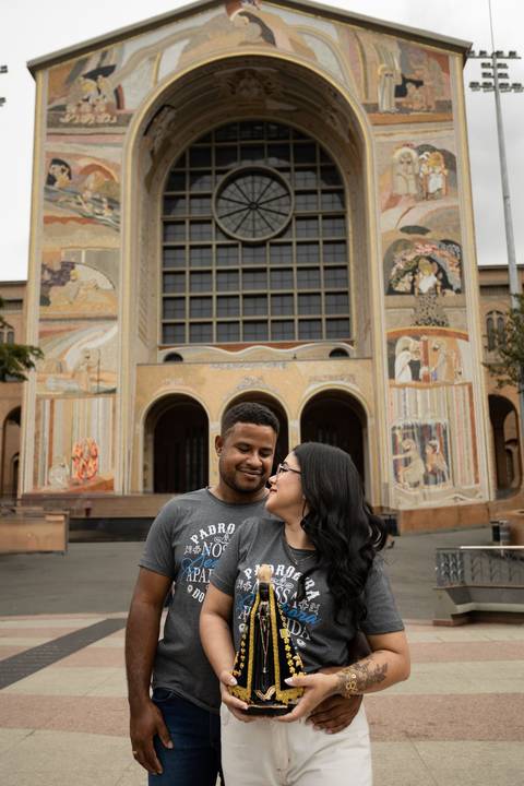 As melhores ideias e inspirações criativas de fotos de ensaio pré casamento registradas por fotógrafos profissionais de eventos da empresa Criativus Foto e Vídeo na Aparecida do Norte'