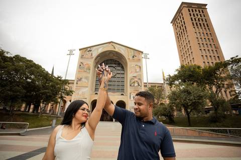 As melhores ideias e inspirações criativas de fotos de ensaio pré casamento registradas por fotógrafos profissionais de eventos da empresa Criativus Foto e Vídeo na Aparecida do Norte'