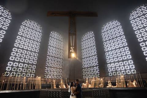 As melhores ideias e inspirações criativas de fotos de ensaio pré casamento registradas por fotógrafos profissionais de eventos da empresa Criativus Foto e Vídeo na Aparecida do Norte'