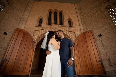 As melhores ideias e inspirações criativas de fotos de ensaio pré casamento registradas por fotógrafos profissionais de eventos da empresa Criativus Foto e Vídeo na Aparecida do Norte'