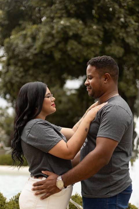 As melhores ideias e inspirações criativas de fotos de ensaio pré casamento registradas por fotógrafos profissionais de eventos da empresa Criativus Foto e Vídeo na Aparecida do Norte'