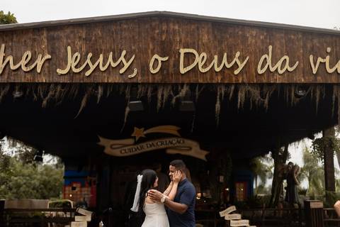 As melhores ideias e inspirações criativas de fotos de ensaio pré casamento registradas por fotógrafos profissionais de eventos da empresa Criativus Foto e Vídeo na Aparecida do Norte'