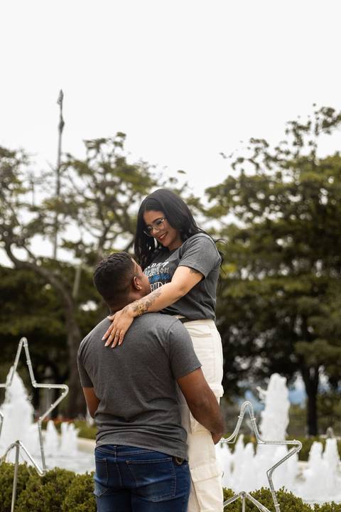 As melhores ideias e inspirações criativas de fotos de ensaio pré casamento registradas por fotógrafos profissionais de eventos da empresa Criativus Foto e Vídeo na Aparecida do Norte'
