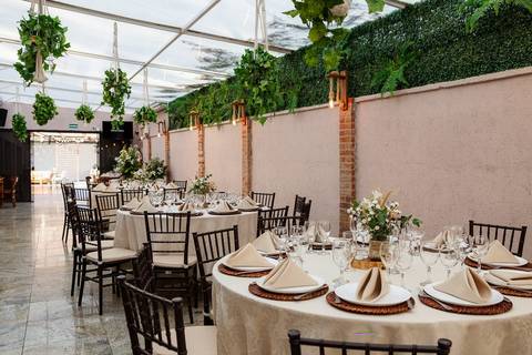 As melhores ideias e inspirações criativas de fotos de ensaio pré casamento registradas por fotógrafos profissionais de eventos da empresa Criativus Foto e Vídeo no Espaço Villa Vezzane '