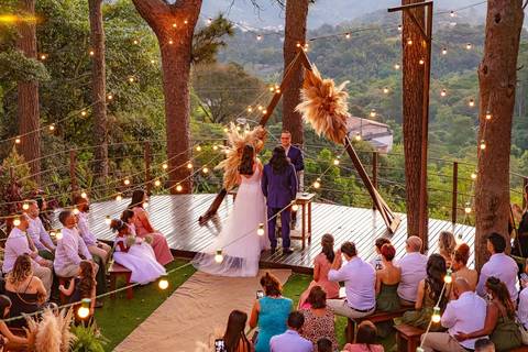 As melhores ideias e inspirações criativas de fotos de ensaio pré casamento registradas por fotógrafos profissionais de eventos da empresa Criativus Foto e Vídeo no Espaço Villa Vezzane '