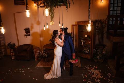 As melhores ideias e inspirações criativas de fotos de ensaio pré casamento registradas por fotógrafos profissionais de eventos da empresa Criativus Foto e Vídeo no Espaço Villa Vezzane '