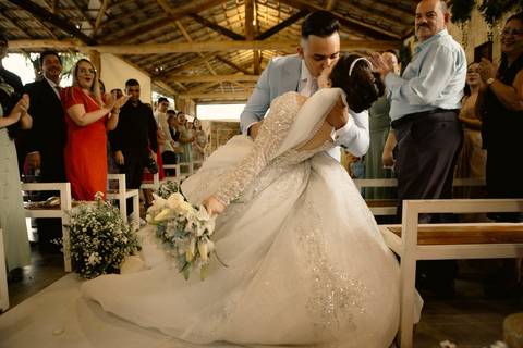 As melhores ideias e inspirações criativas de fotos de casamento registradas por fotógrafos profissionais de eventos da empresa Criativus Foto e Vídeo na Fazenda Vale dos Eucaliptos'