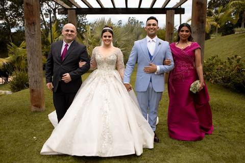 As melhores ideias e inspirações criativas de fotos de casamento registradas por fotógrafos profissionais de eventos da empresa Criativus Foto e Vídeo na Fazenda Vale dos Eucaliptos'