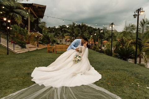As melhores ideias e inspirações criativas de fotos de casamento registradas por fotógrafos profissionais de eventos da empresa Criativus Foto e Vídeo na Fazenda Vale dos Eucaliptos'