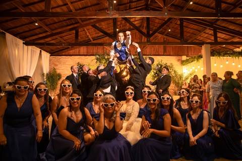 As melhores ideias e inspirações criativas de fotos de casamento registradas por fotógrafos profissionais de eventos da empresa Criativus Foto e Vídeo na Fazenda Vale dos Eucaliptos'