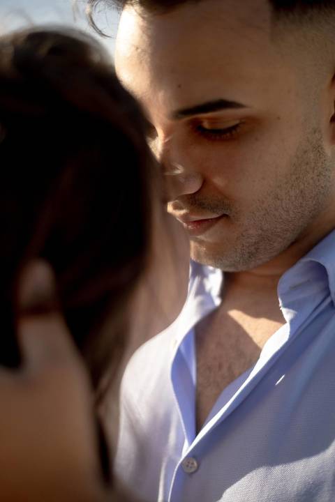 As melhores ideias e inspirações criativas de fotos de ensaio pré casamento registradas por fotógrafos profissionais de eventos da empresa Criativus Foto e Vídeo na Praia das Conchas, Guarujá '