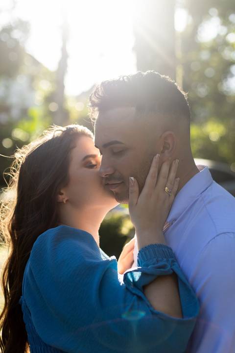 As melhores ideias e inspirações criativas de fotos de ensaio pré casamento registradas por fotógrafos profissionais de eventos da empresa Criativus Foto e Vídeo na Praia das Conchas, Guarujá '