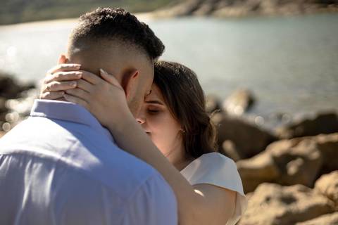 As melhores ideias e inspirações criativas de fotos de ensaio pré casamento registradas por fotógrafos profissionais de eventos da empresa Criativus Foto e Vídeo na Praia das Conchas, Guarujá '