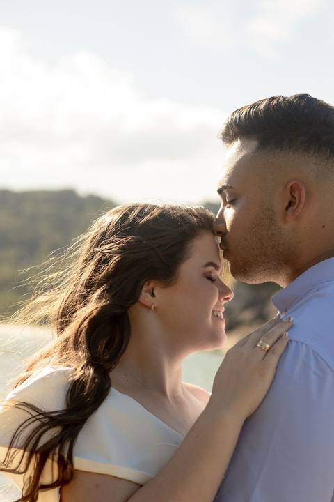 As melhores ideias e inspirações criativas de fotos de ensaio pré casamento registradas por fotógrafos profissionais de eventos da empresa Criativus Foto e Vídeo na Praia das Conchas, Guarujá '