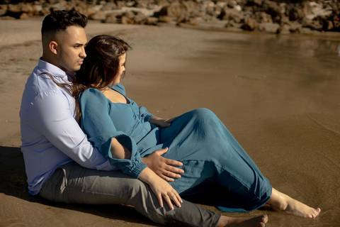 As melhores ideias e inspirações criativas de fotos de ensaio pré casamento registradas por fotógrafos profissionais de eventos da empresa Criativus Foto e Vídeo na Praia das Conchas, Guarujá '