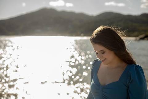 As melhores ideias e inspirações criativas de fotos de ensaio pré casamento registradas por fotógrafos profissionais de eventos da empresa Criativus Foto e Vídeo na Praia das Conchas, Guarujá '