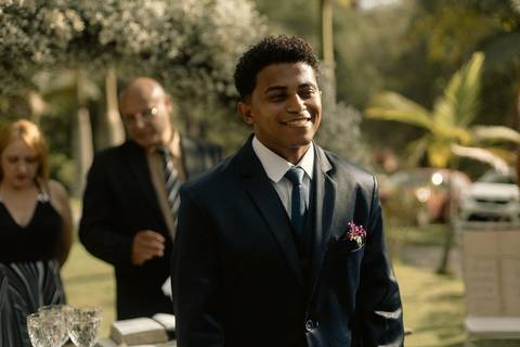 As melhores ideias e inspirações criativas de fotos de casamento registradas por fotógrafos profissionais de eventos da empresa Criativus Foto e Vídeo na Chácara Hibisco'