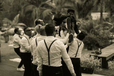 As melhores ideias e inspirações criativas de fotos de casamento registradas por fotógrafos profissionais de eventos da empresa Criativus Foto e Vídeo na Chácara Hibisco'