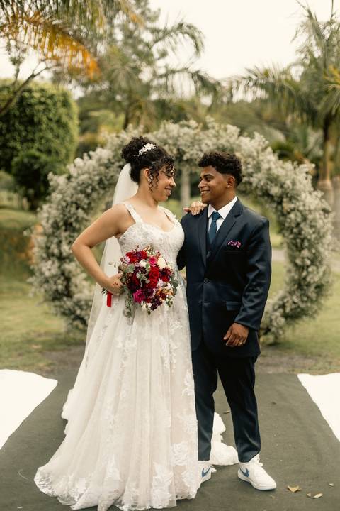 As melhores ideias e inspirações criativas de fotos de casamento registradas por fotógrafos profissionais de eventos da empresa Criativus Foto e Vídeo na Chácara Hibisco'