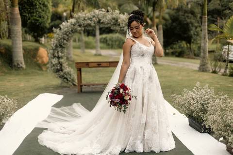 As melhores ideias e inspirações criativas de fotos de casamento registradas por fotógrafos profissionais de eventos da empresa Criativus Foto e Vídeo na Chácara Hibisco'