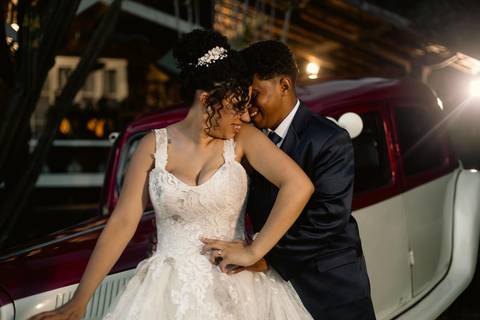 As melhores ideias e inspirações criativas de fotos de casamento registradas por fotógrafos profissionais de eventos da empresa Criativus Foto e Vídeo na Chácara Hibisco'