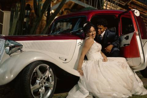 As melhores ideias e inspirações criativas de fotos de casamento registradas por fotógrafos profissionais de eventos da empresa Criativus Foto e Vídeo na Chácara Hibisco'