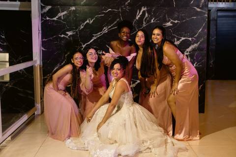 As melhores ideias e inspirações criativas de fotos de casamento registradas por fotógrafos profissionais de eventos da empresa Criativus Foto e Vídeo na Chácara Hibisco'