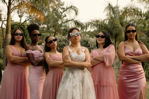 As melhores ideias e inspirações criativas de fotos de casamento registradas por fotógrafos profissionais de eventos da empresa Criativus Foto e Vídeo na Chácara Hibisco'